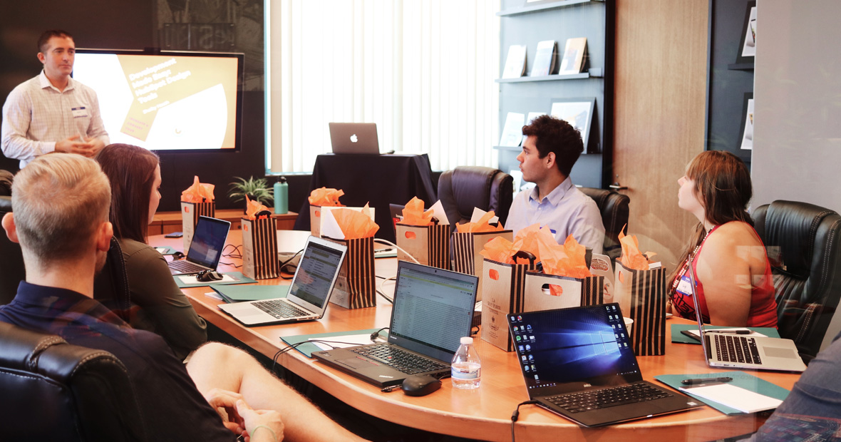 Collaborateurs qui suivent une formation DevOps