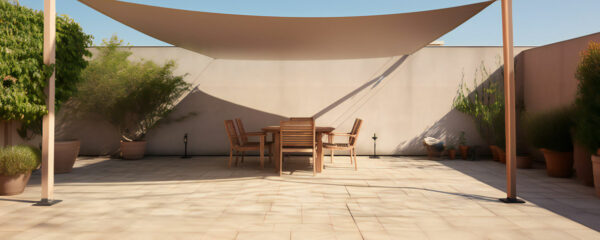 Voile d'ombrage triangulaire dune terrasse